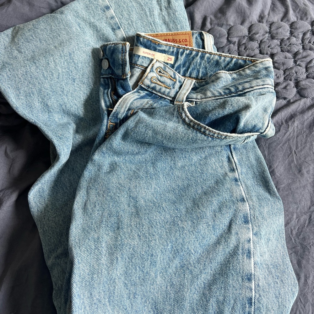 Low rise Levi’s jeans